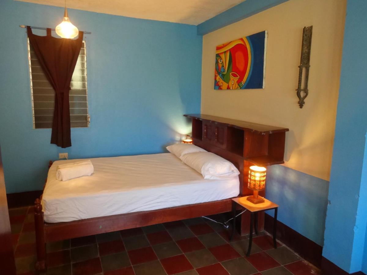 Hostal Harvest House Леон Экстерьер фото
