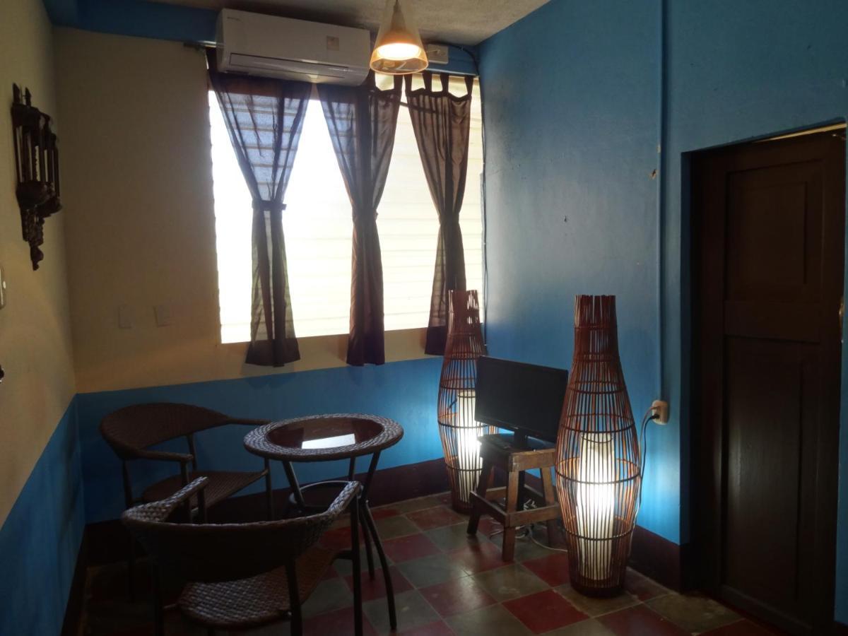 Hostal Harvest House Леон Экстерьер фото