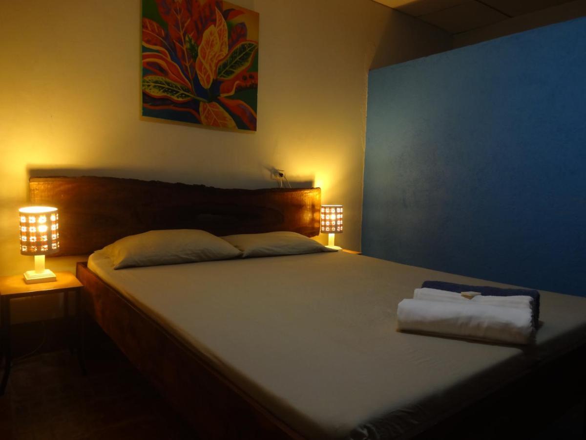 Hostal Harvest House Леон Экстерьер фото