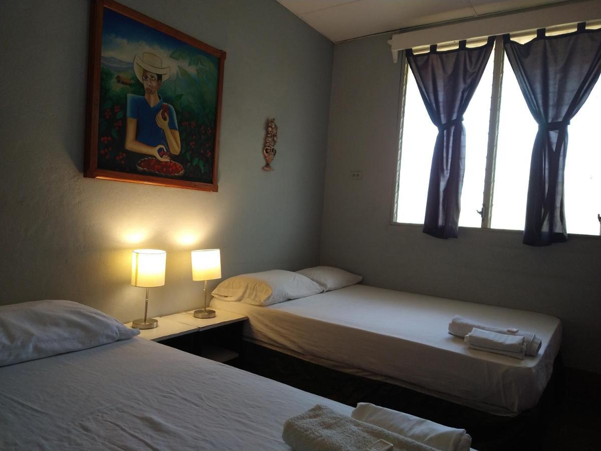 Hostal Harvest House Леон Экстерьер фото